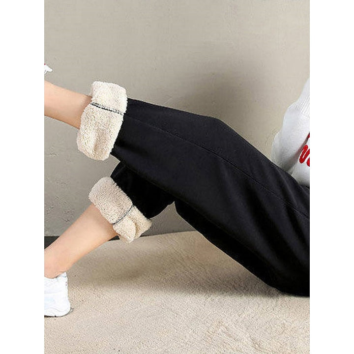 Marisol sweatpants ankle cuff detail close-up in black