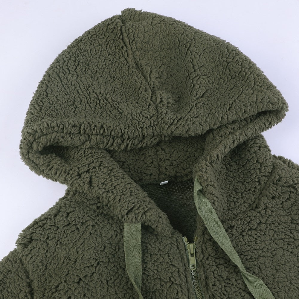 Delphine fleece jacket hood close-up in dark green