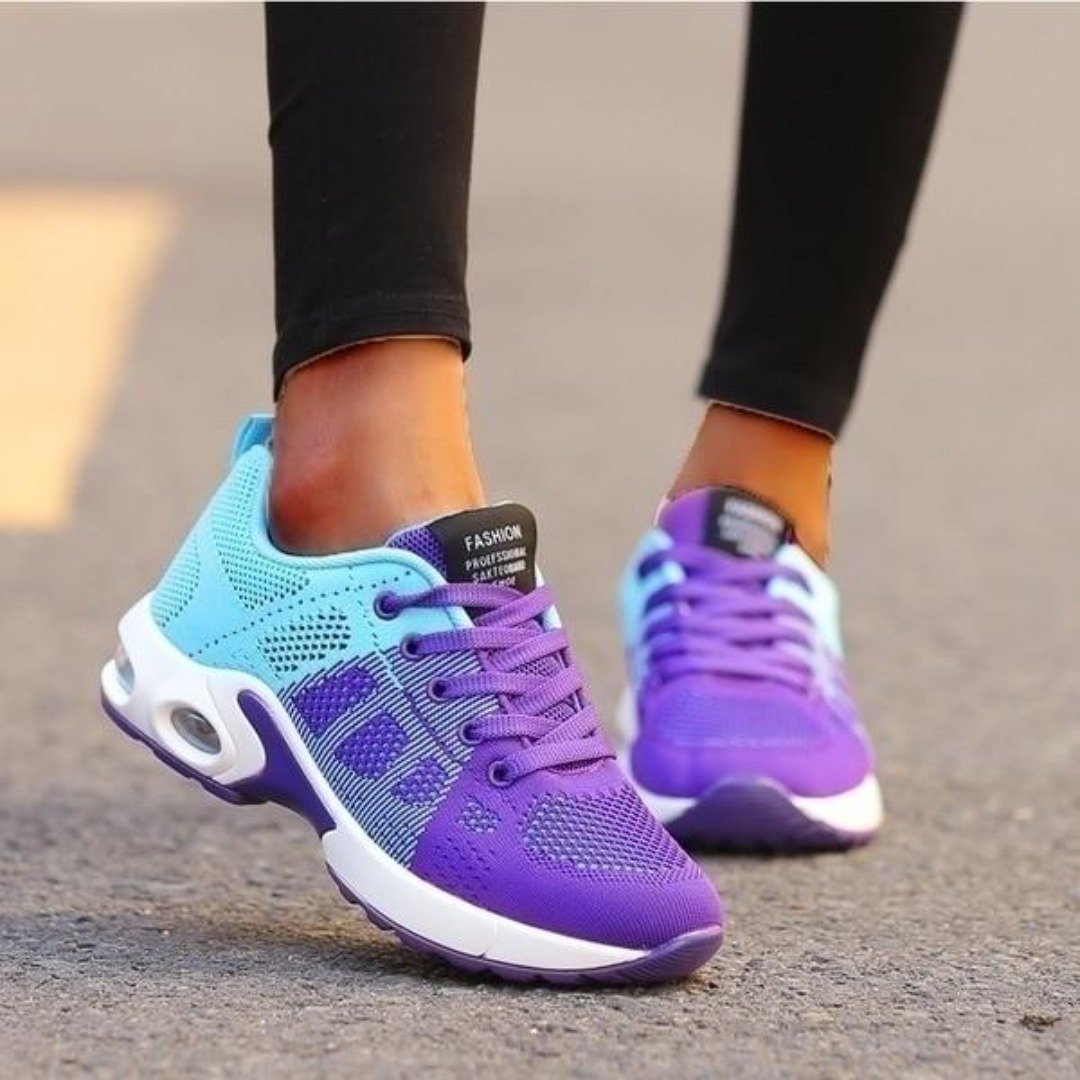 Marguerite purple and blue lace-up sneakers, close-up on model