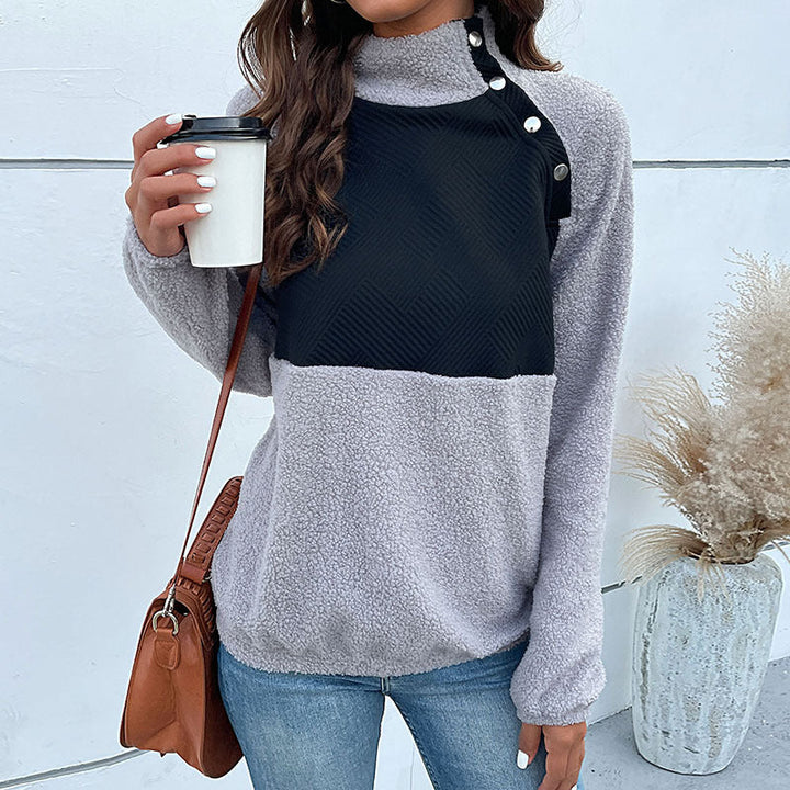 Woman wearing Marlowe fleece pullover holding coffee cup, front view