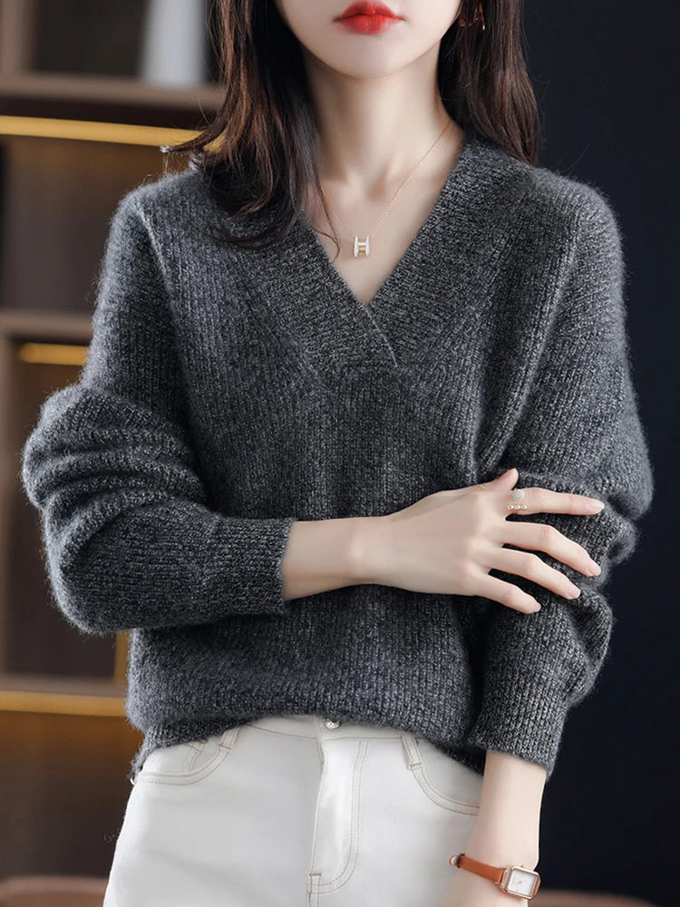 Marisabel grey V-neck sweater with arms crossed, detail view